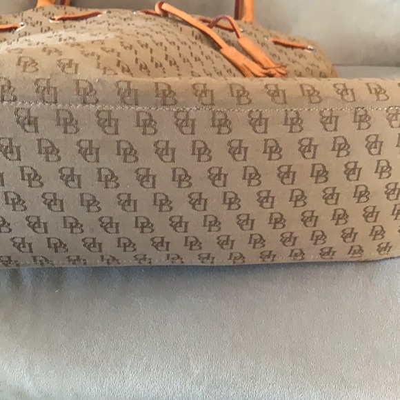Dooney & Bourke large signature canvas tote - Picture 8 of 10